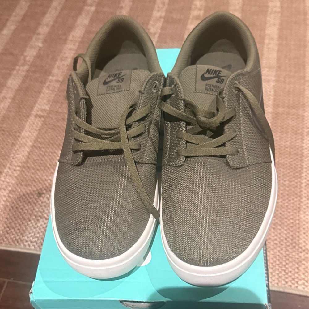 Nike SB Khaki Green Casual Sneakers